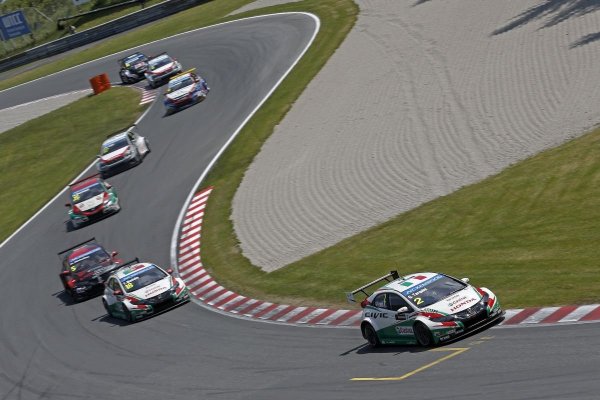 Sokáig a Castrol Honda pilótái, Tarquini és Monteiro diktálták a tempót a Salzburgringen