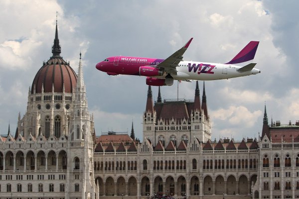 A320 a Parlament előtt