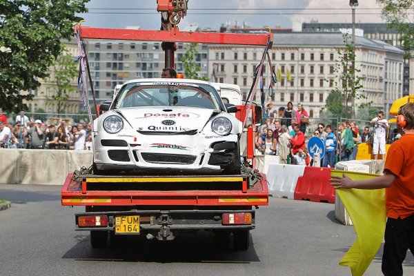 Kár hogy már ma összetörte