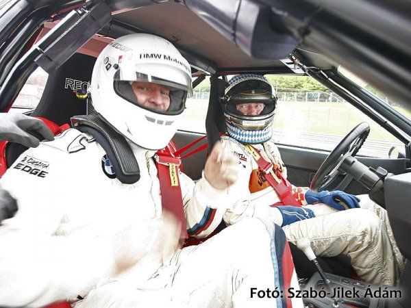 Bevetés előtt. Tudtam, hogy forró lesz a talpam alatt a "talaj" - de hogy ennyire?!