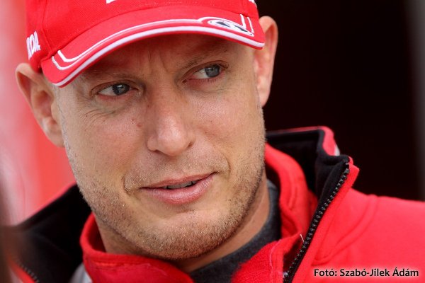 "Huffy" szerint is a magyar WTCC-futam a leghangulatosabb az idényben - hála érte Mr. Zengőnek...