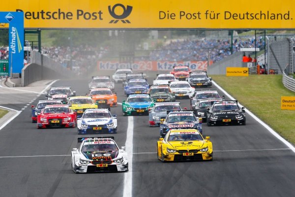 DTM-start a Hungaroringen, 26 év után először. A versenyre 25 ezren voltak kíváncsiak