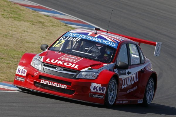 Rob Huff 10. helye pole pozíciót jelent a Ladának a második futamra