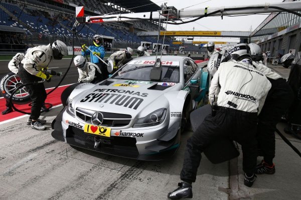 Juncadella és a Mercedes remekül dolgozott ma - kár azért az áthajtásos büntetésért...