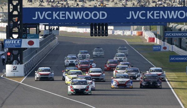 Tarquini megtartja a vezetést a 2. futam rajtjánál; Michelisz bombarajttal lelépte Coronelt és Morbidellit