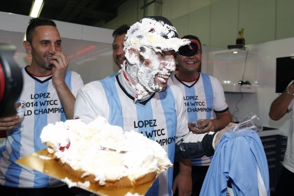 164_LOPEZ_celebrations2