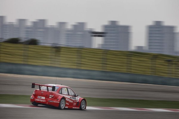 Thompson - Loeb büntetésének köszönhetően - megszerezte az utolsó pontot a 2. futamon a Ladának