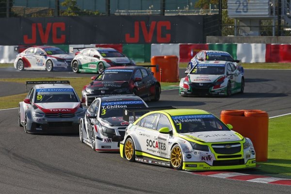 Valente gumijai a végére elkoptak, nem tudott védekezni Chilton, Loeb és Michelisz ellen